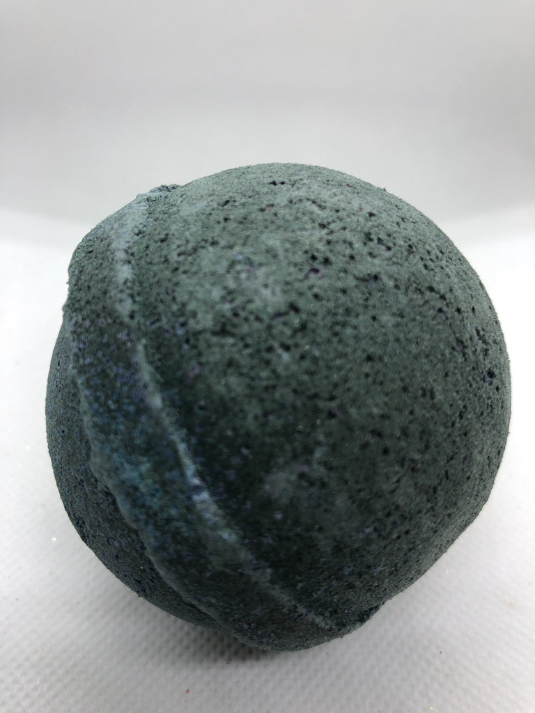 Runoku round bath bomb. Completely black. Cool refreshing aloe scent. Made with all natural ingredients, including organic shea butter